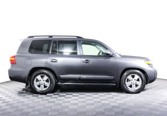 Подержанный автомобиль Toyota Land Cruiser Suv 2014 года (4 фото)