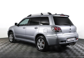 Подержанный автомобиль Mitsubishi Outlander 2003 года (7 фото)