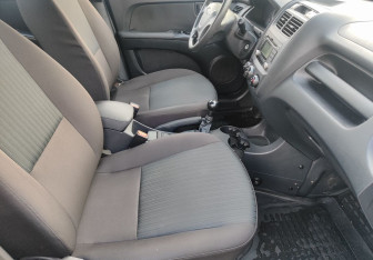Подержанный автомобиль Kia Sportage 2010 года (9 фото)