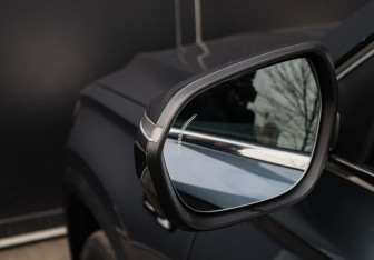 Подержанный автомобиль Geely Monjaro 2025 года (37 фото)