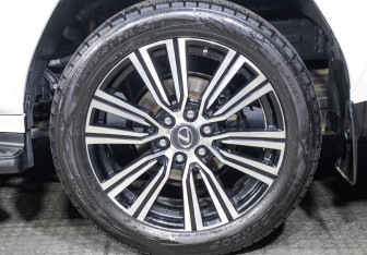 Подержанный автомобиль Lexus LX 2022 года (27 фото)