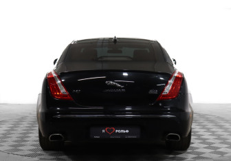 Подержанный автомобиль Jaguar XJ 2015 года (6 фото)