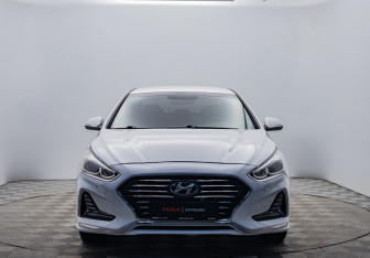 Подержанный автомобиль Hyundai Sonata 2019 года (8 фото)