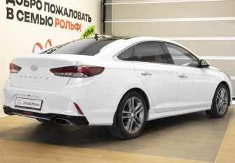 Подержанный автомобиль Hyundai Sonata 2017 года (4 фото)