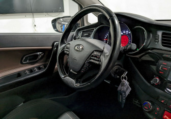 Подержанный автомобиль Kia Ceed Hatchback 2014 года (21 фото)