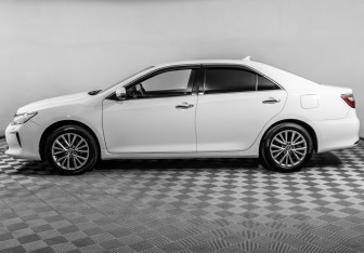 Подержанный автомобиль Toyota Camry Sedan 2016 года (8 фото)