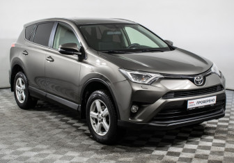 Подержанный автомобиль Toyota RAV4 2016 года (3 фото)