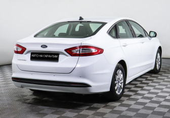 Подержанный автомобиль Ford Mondeo Sedan 2018 года (3 фото)