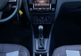 Подержанный автомобиль Skoda Rapid Liftback 2019 года (13 фото)