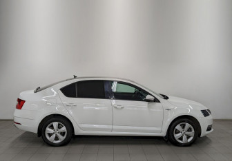 Подержанный автомобиль Skoda Octavia Liftback 2019 года (4 фото)