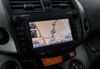 Подержанный автомобиль Toyota RAV4 2010 года (9 фото)