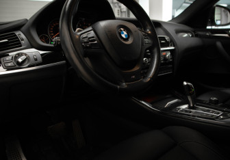 Подержанный автомобиль BMW X4 2015 года (7 фото)