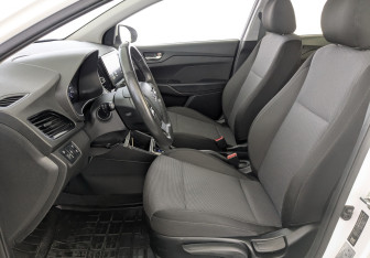 Подержанный автомобиль Hyundai Solaris Sedan 2021 года (20 фото)