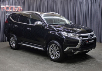 Подержанный автомобиль Mitsubishi Pajero Sport 2018 года (3 фото)