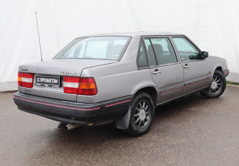 Подержанный автомобиль Volvo 940 Sedan 1992 года (4 фото)