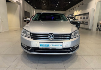 Подержанный автомобиль Volkswagen Passat Sedan 2013 года (2 фото)