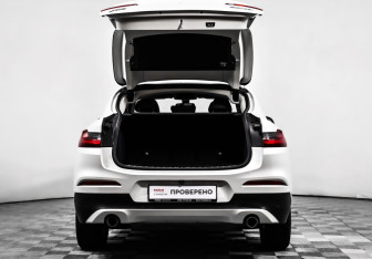 Подержанный автомобиль BMW X4 2018 года (17 фото)