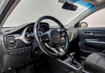 Подержанный автомобиль Kia Rio Hatchback 2021 года (16 фото)