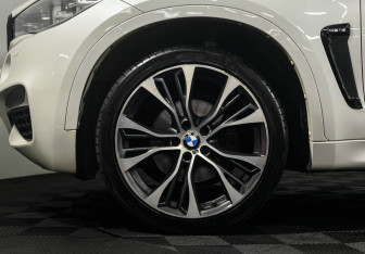 Подержанный автомобиль BMW X6 2016 года (8 фото)
