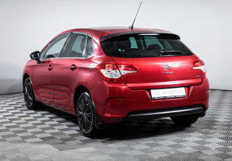 Подержанный автомобиль Citroen C4 Hatchback 2013 года (7 фото)