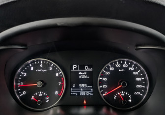 Подержанный автомобиль Kia Rio Hatchback 2019 года (16 фото)