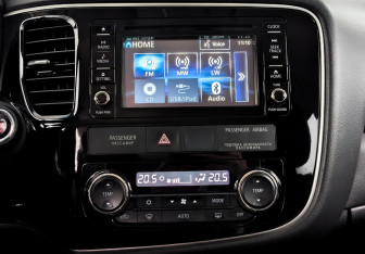 Подержанный автомобиль Mitsubishi Outlander 2017 года (15 фото)