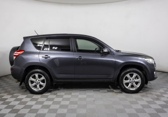 Подержанный автомобиль Toyota RAV4 2011 года (4 фото)