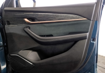 Подержанный автомобиль Geely Monjaro 2023 года (25 фото)