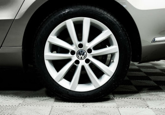 Подержанный автомобиль Volkswagen Passat Sedan 2012 года (8 фото)