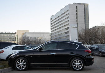 Подержанный автомобиль Infiniti QX50 2015 года (6 фото)
