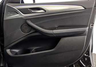 Подержанный автомобиль BMW X4 2020 года (25 фото)