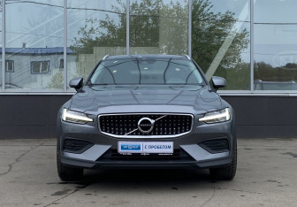 Подержанный автомобиль Volvo V60 Cross Country 2021 года (2 фото)