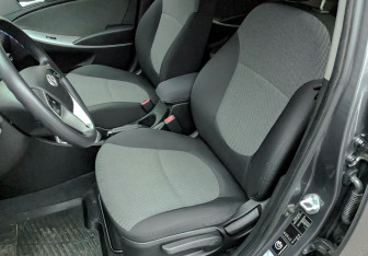 Подержанный автомобиль Hyundai Solaris Hatchback 2013 года (20 фото)