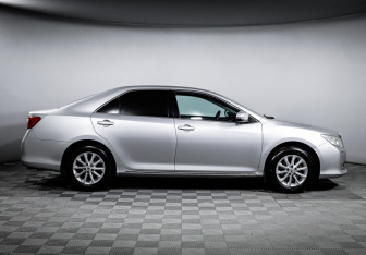 Подержанный автомобиль Toyota Camry Sedan 2013 года (4 фото)