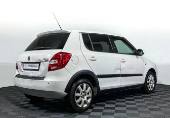 Подержанный автомобиль Skoda Fabia Hatchback 2010 года (5 фото)