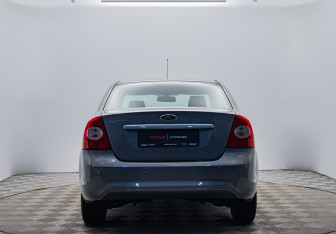 Подержанный автомобиль Ford Focus Sedan 2009 года (4 фото)