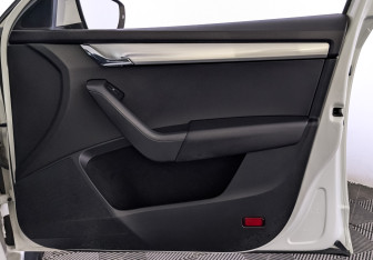 Подержанный автомобиль Skoda Octavia Liftback 2018 года (25 фото)