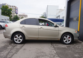 Подержанный автомобиль Mitsubishi Lancer Sedan 2008 года (4 фото)