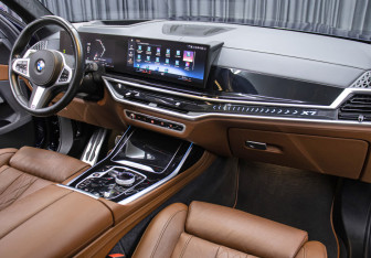 Подержанный автомобиль BMW X7 2022 года (12 фото)