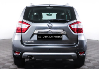 Подержанный автомобиль Nissan Terrano 2016 года (6 фото)