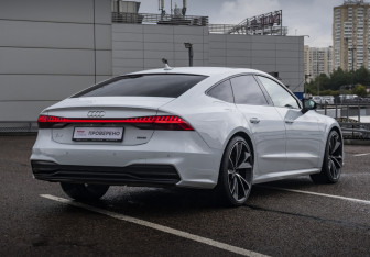 Подержанный автомобиль Audi A7 2021 года (7 фото)