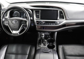 Подержанный автомобиль Toyota Highlander 2017 года (7 фото)