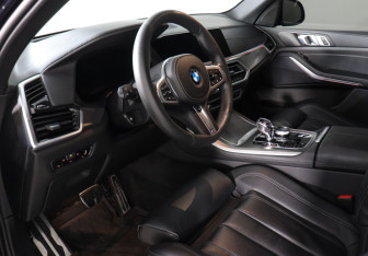 Подержанный автомобиль BMW X5 2021 года (11 фото)
