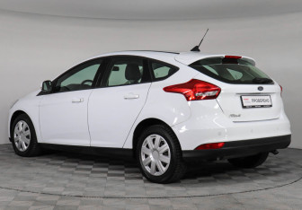 Подержанный автомобиль Ford Focus Hatchback 2018 года (7 фото)