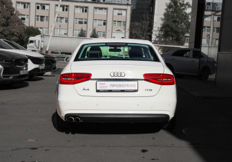 Подержанный автомобиль Audi A4 Sedan 2012 года (5 фото)