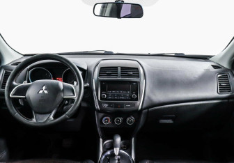 Подержанный автомобиль Mitsubishi ASX 2013 года (8 фото)