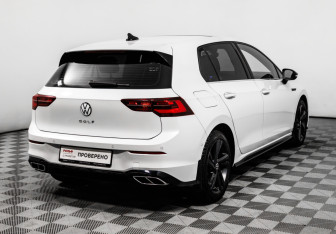 Подержанный автомобиль Volkswagen Golf Hatchback 2021 года (5 фото)