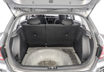 Подержанный автомобиль Kia Rio Hatchback 2021 года (10 фото)