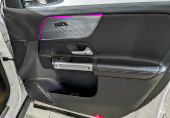 Подержанный автомобиль Mercedes-Benz GLB 2021 года (26 фото)