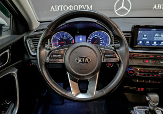 Подержанный автомобиль Kia Ceed Hatchback 2019 года (22 фото)